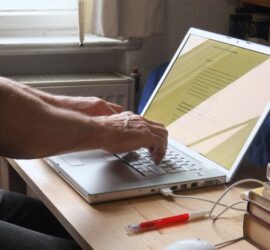 Bernd Am Laptop